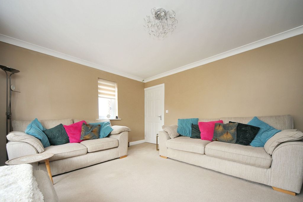 Property photo 2 of 25