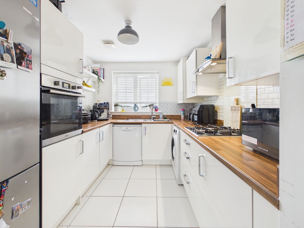 Property photo 2 of 14 Kitchen