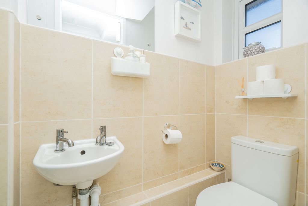 Property photo 2 of 20