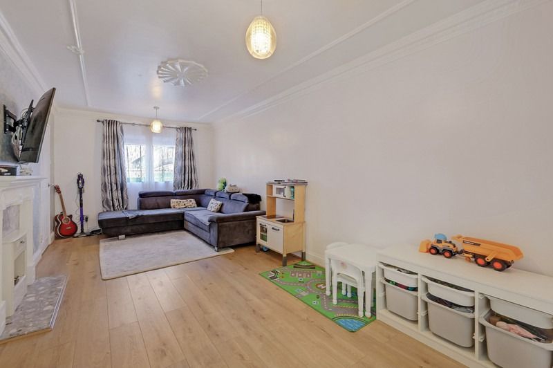 Property photo 2 of 15 4680902