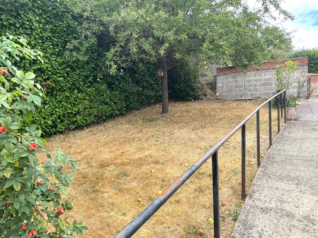 Property photo 2 of 4 Garden