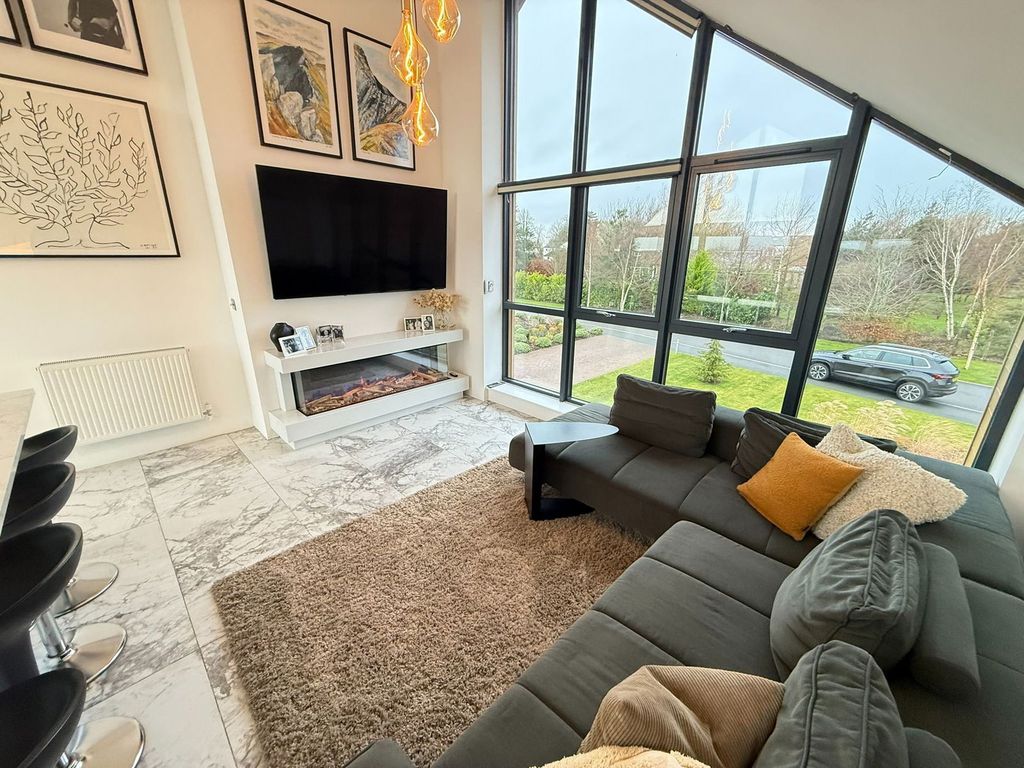 Property photo 3 of 42