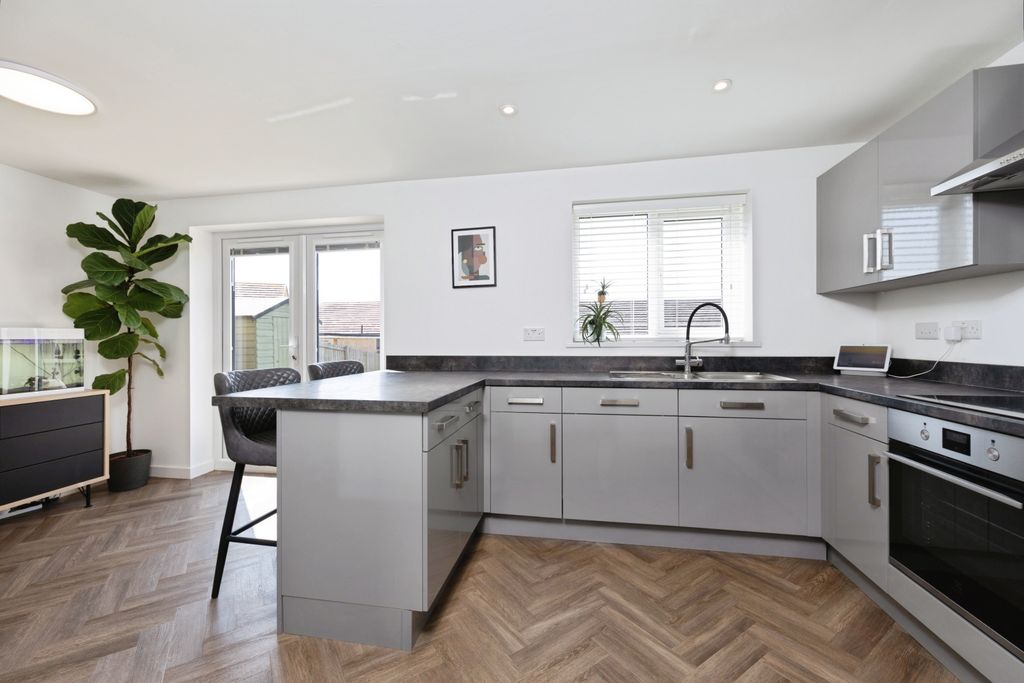 Property photo 3 of 15 Kitchen/Dining Room