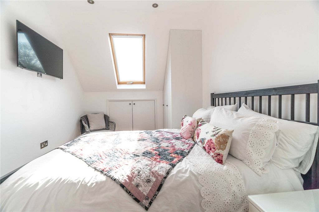 Additional image 28 of 5 bed detached house for saleHigh Road, Loughton, Essex IG10
