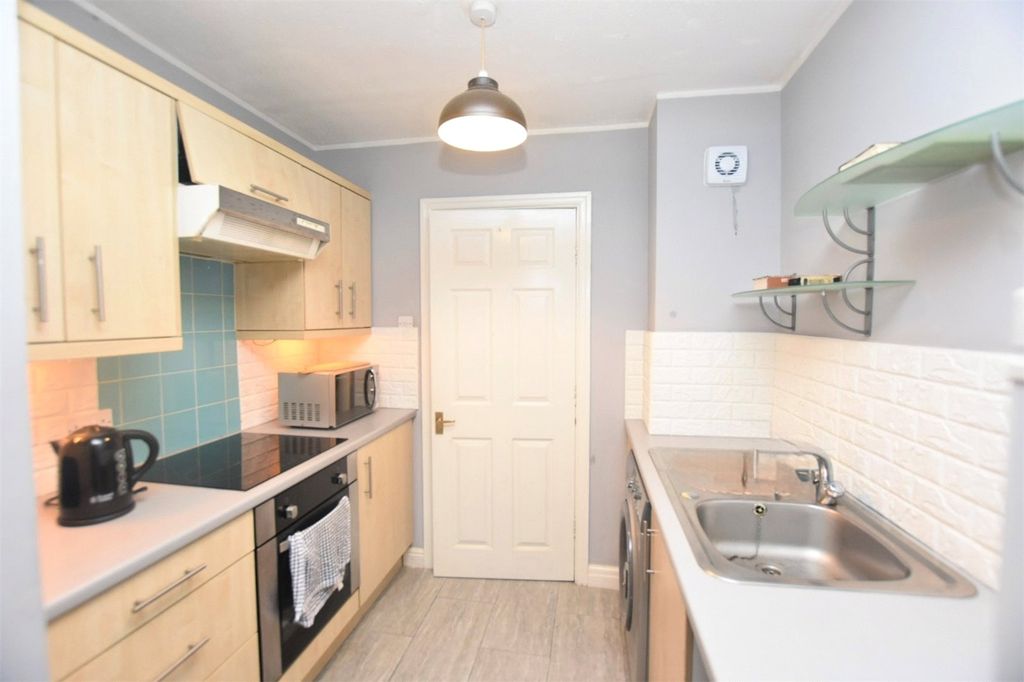 Property photo 3 of 9 Kitchen