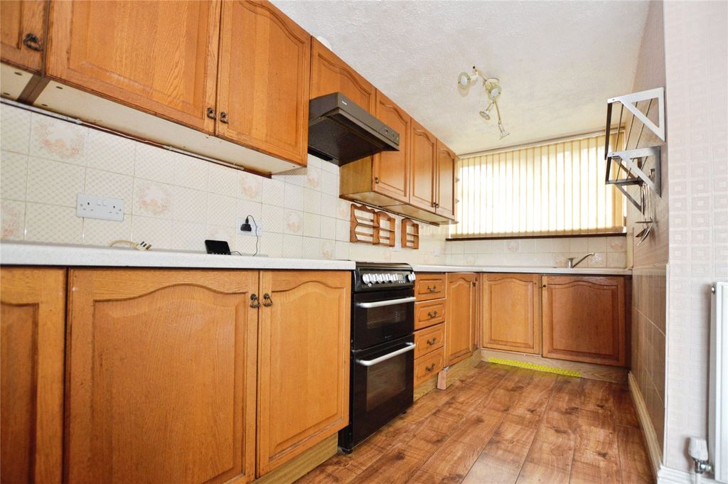 Property photo 2 of 14 Kitchen