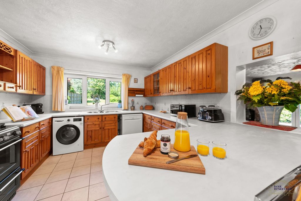 Property photo 2 of 43