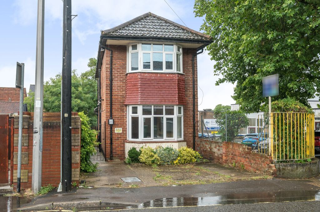 Property photo 1 of 11 1471558-26-6A1Ed2...