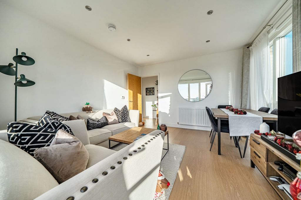 Property photo 2 of 26