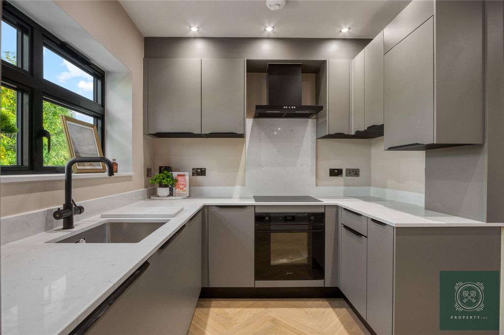 Property photo 2 of 12 Kitchen