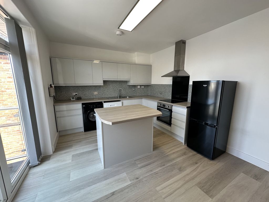 Property photo 2 of 13 Kitchen Dinning