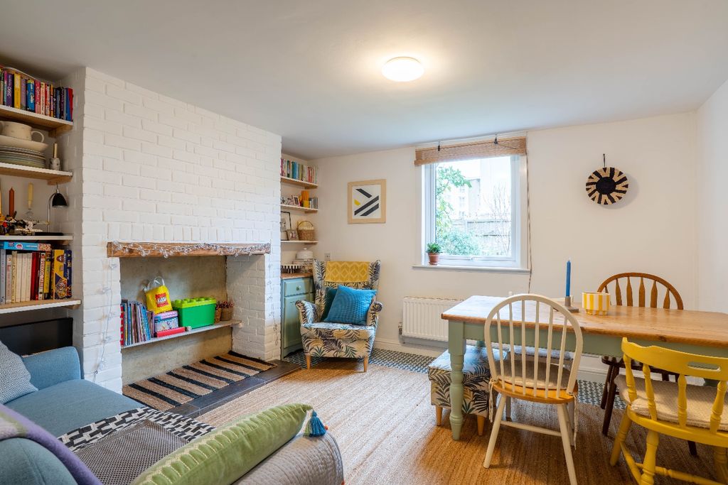 Property photo 2 of 24 4393943