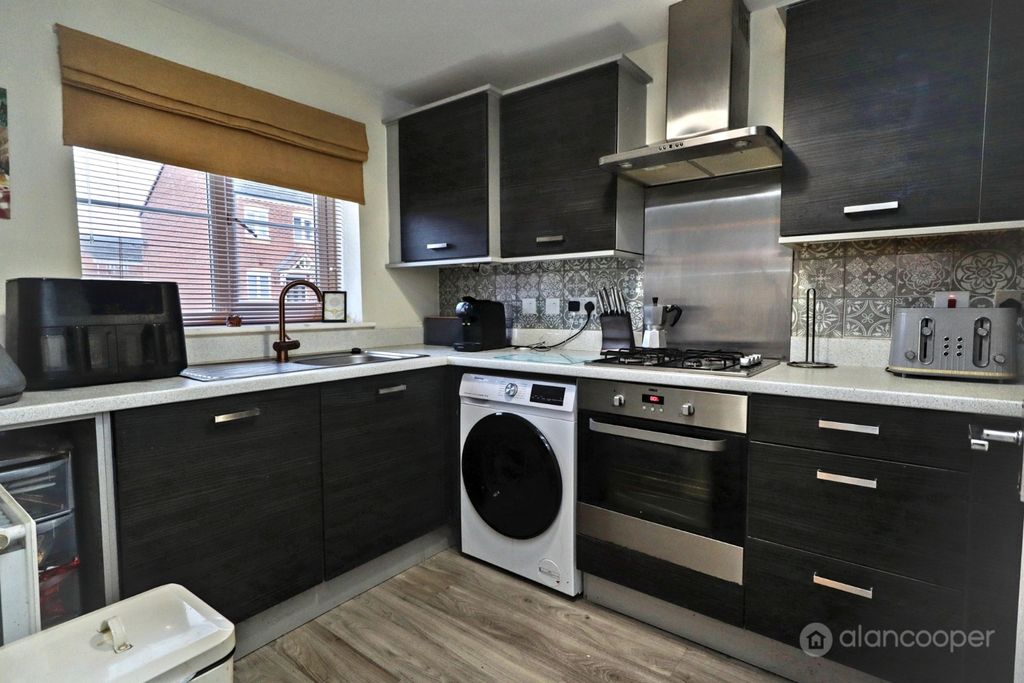 Property photo 2 of 22 4853263