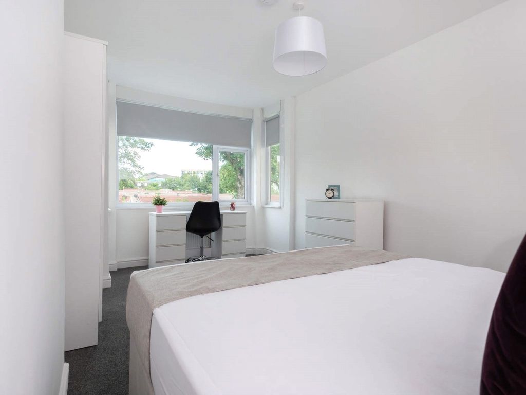 Property photo 2 of 9 Bright And Inviting Double Bedroom Featuring A Lar...