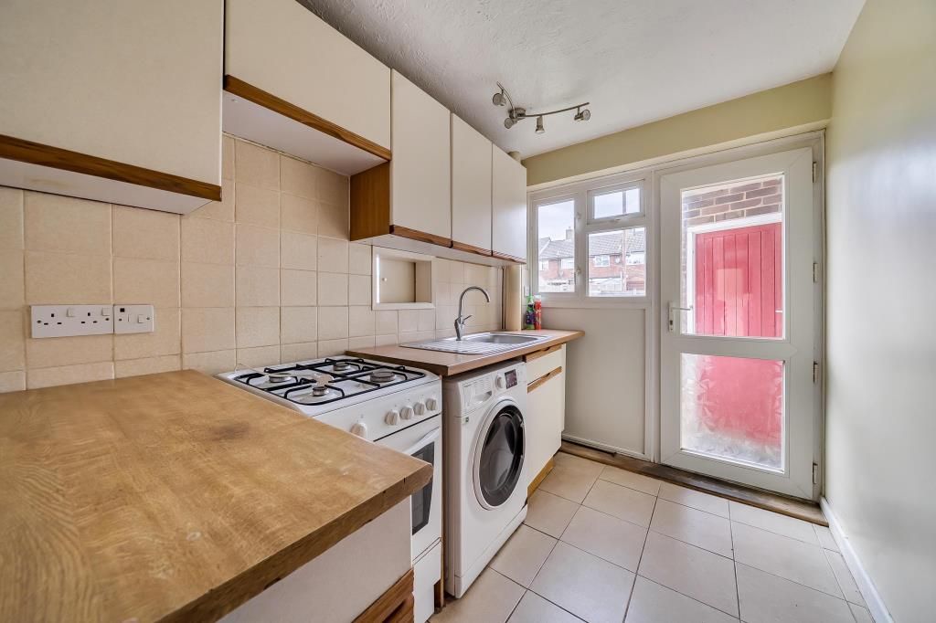 Property photo 3 of 15 Kitchen