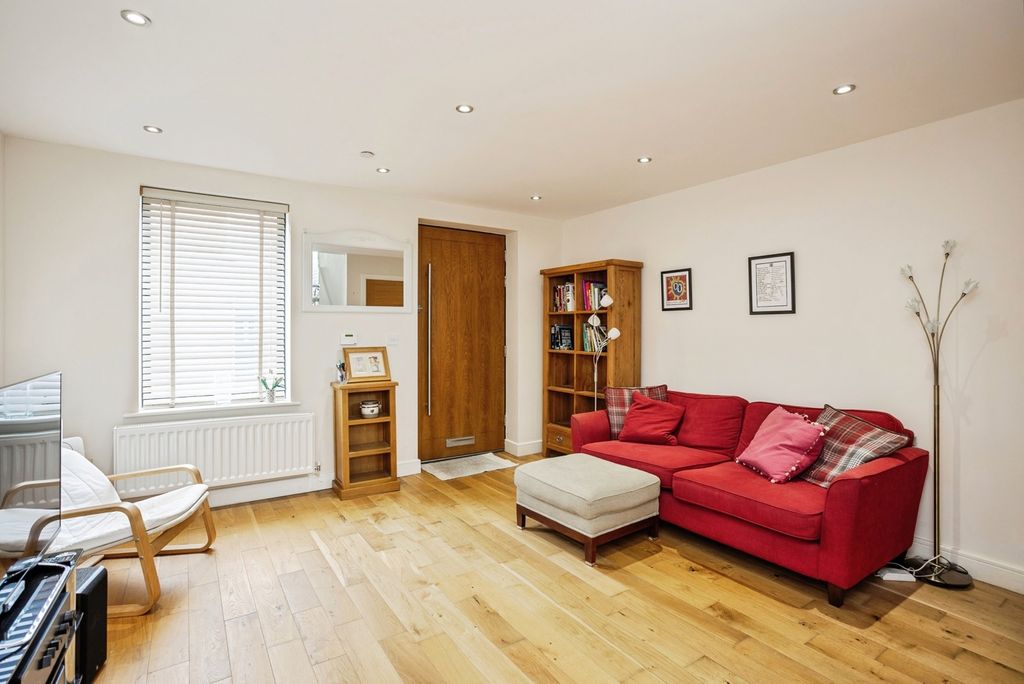 Property photo 3 of 20 Pbox-Img.Jpg