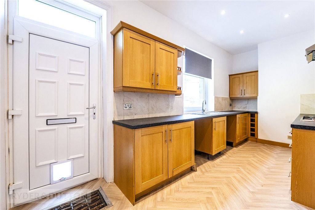 Property photo 3 of 16 Kitchen