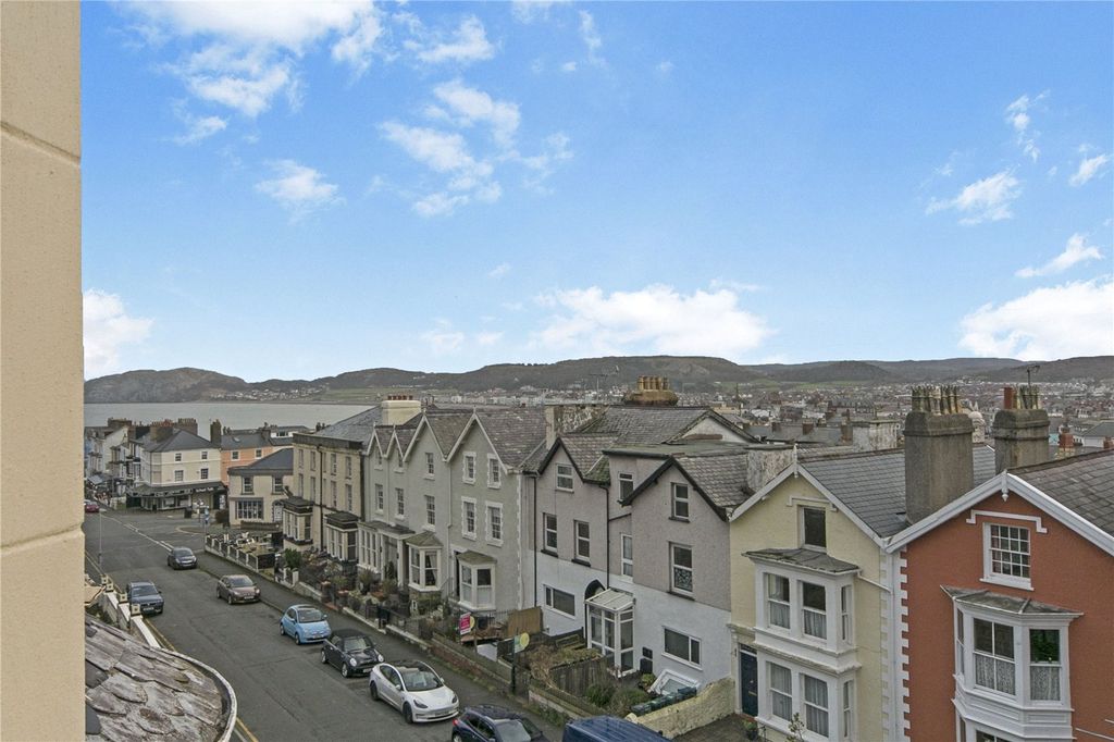 Property photo 2 of 22 Picture No. 27