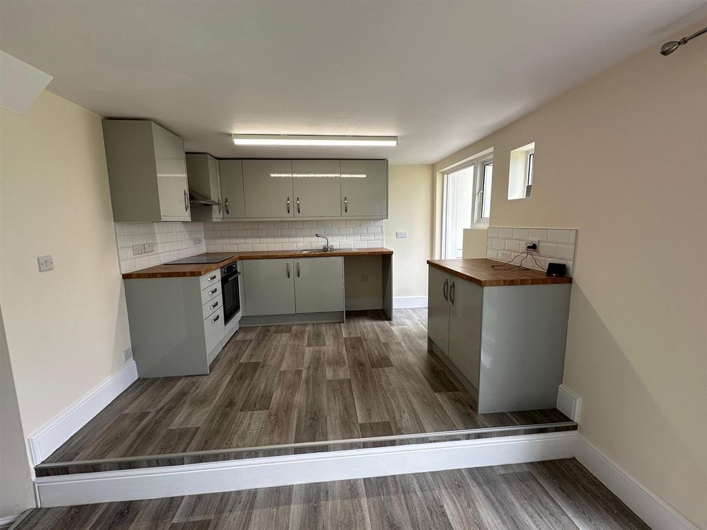 Property photo 3 of 14 Kitchen.Jpg