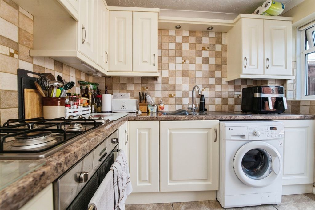 Property photo 3 of 14