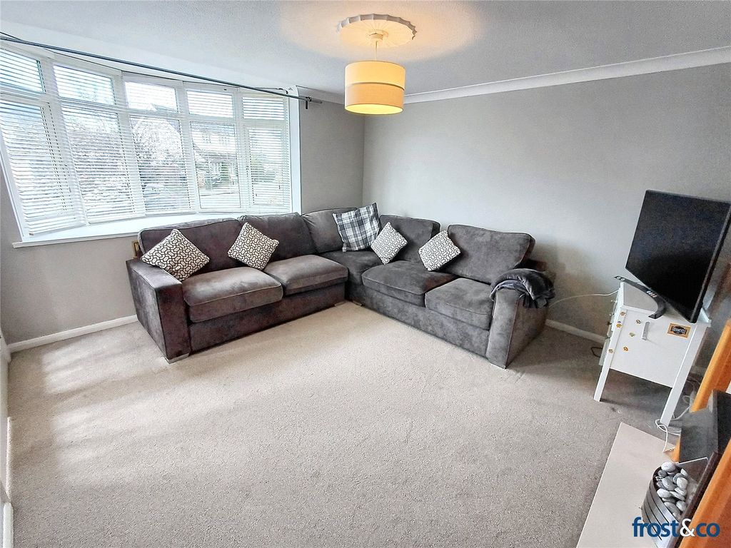 Property photo 3 of 16 Lounge