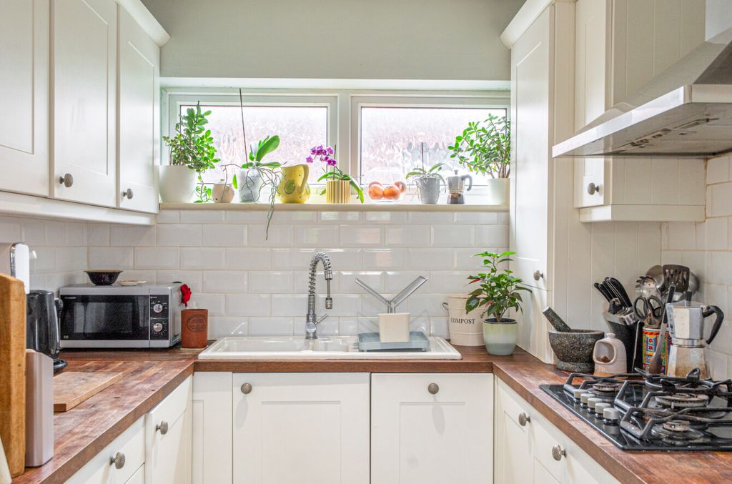 Property photo 3 of 16 Kitchen