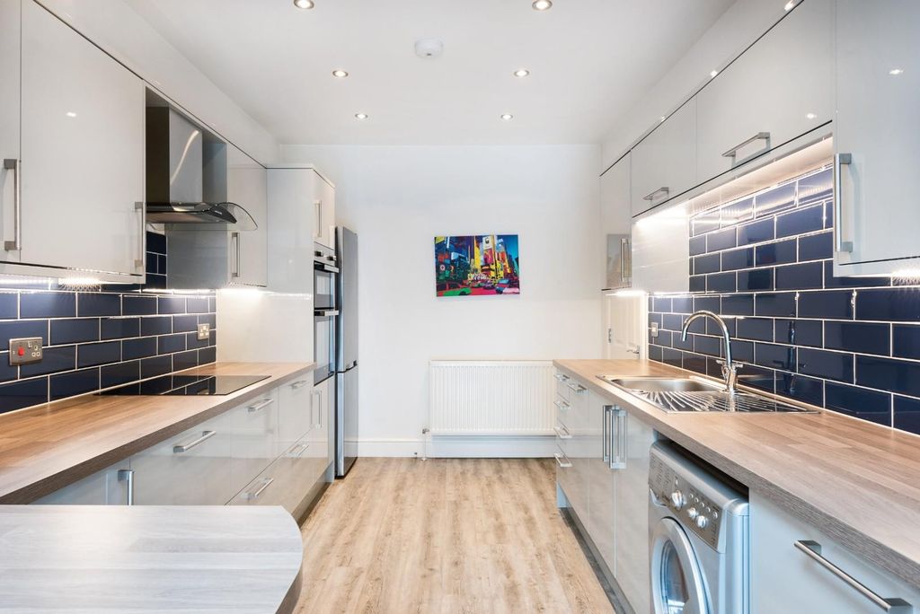 Property photo 2 of 11 Flat 1, 2 Victoria Terrace, Bath, Ba2 3Qz-12.Jpg