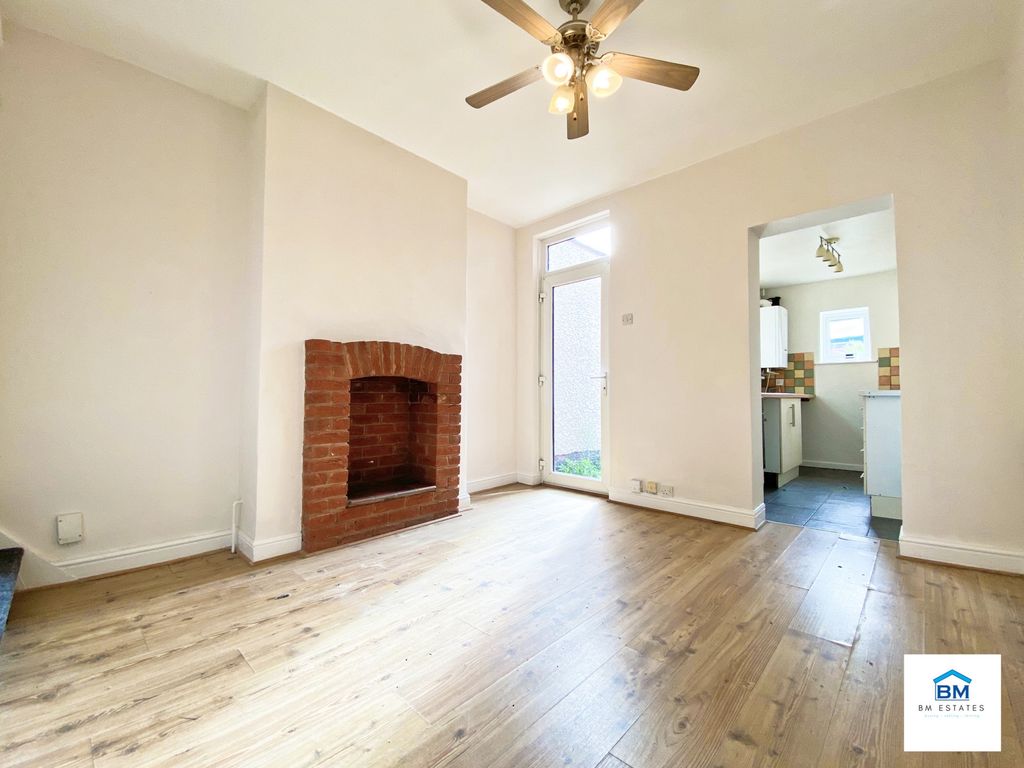 Property photo 3 of 8 Photo 6