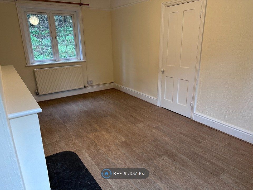 Property photo 3 of 9 Living / Dining Room (Alt View)