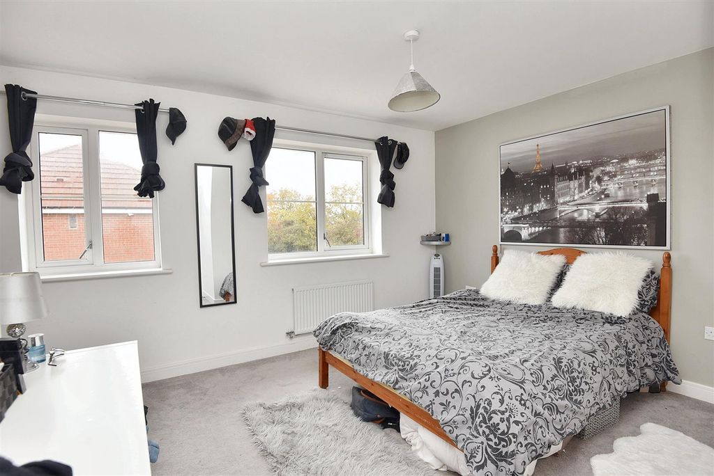 Property photo 3 of 11 Bedroom One