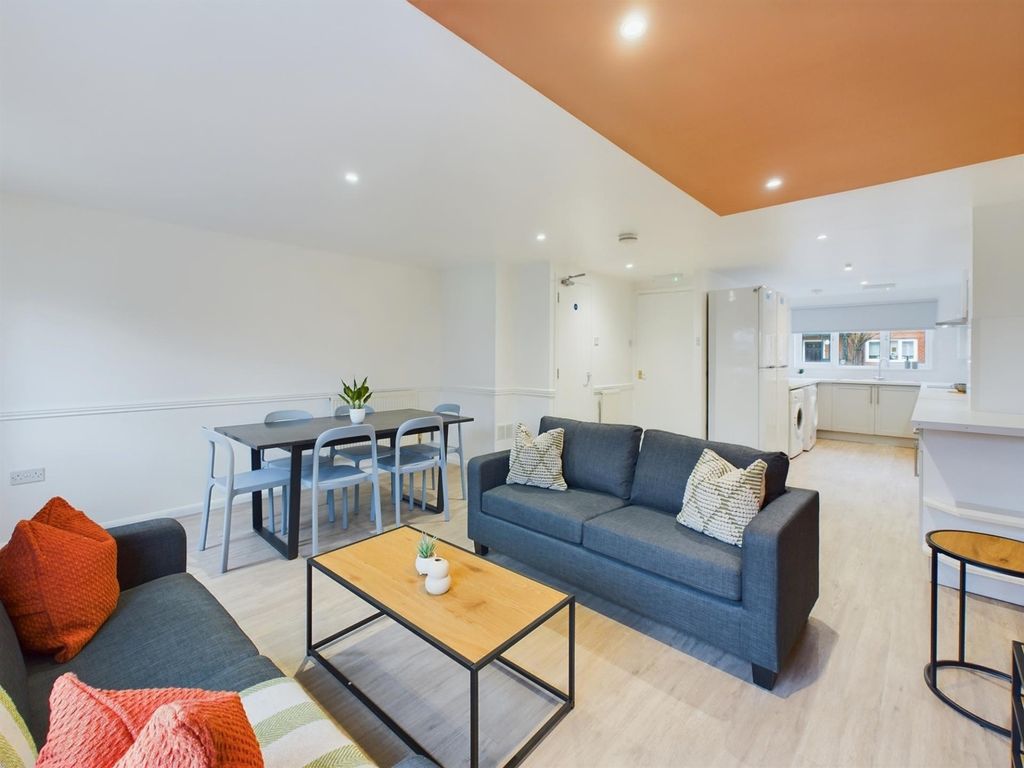 Property photo 1 of 23 A Spacious And Stylish Modern Living Room Perfect ...