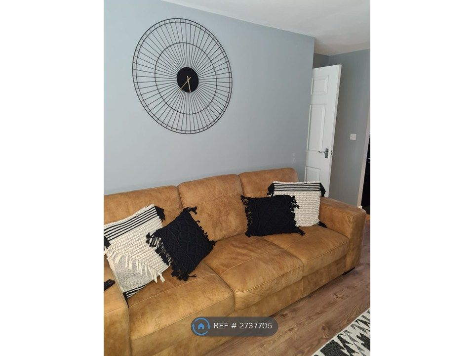 Property photo 1 of 15 Living Space