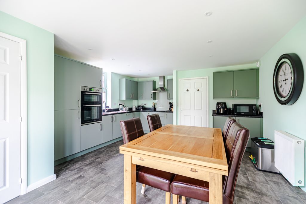 Property photo 3 of 27 Kitchen2