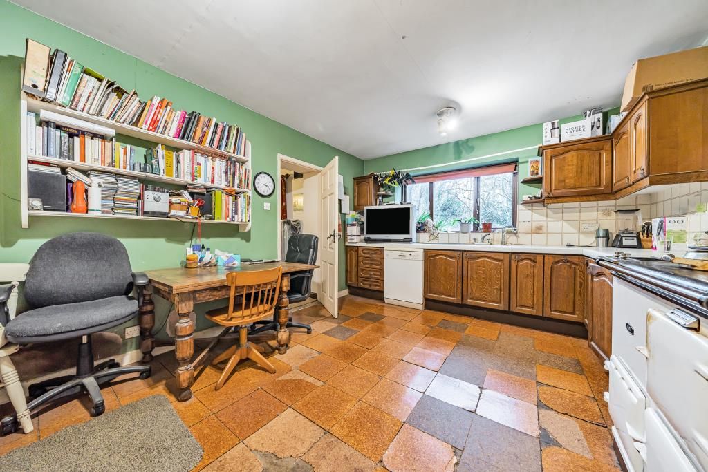 Property photo 3 of 20 Kitchen