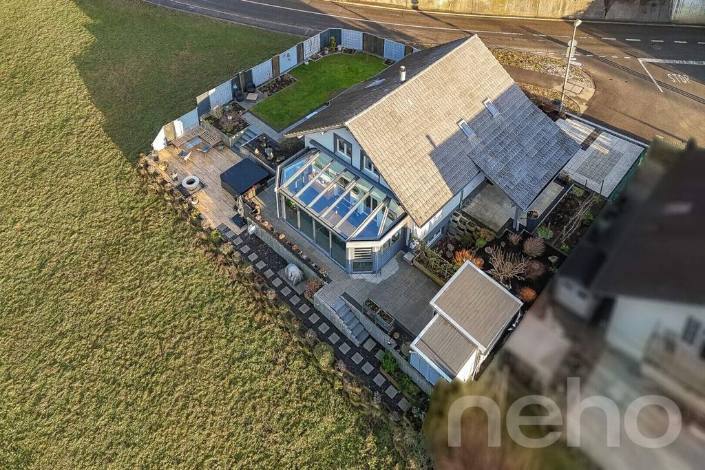 Property photo 3 of 12