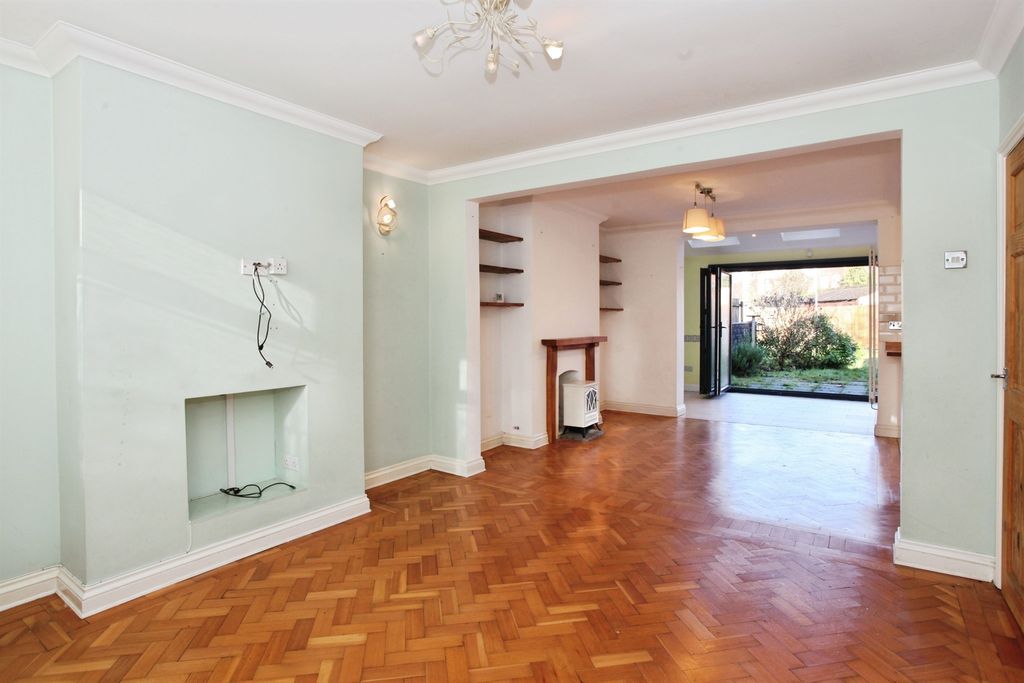 Property photo 2 of 23