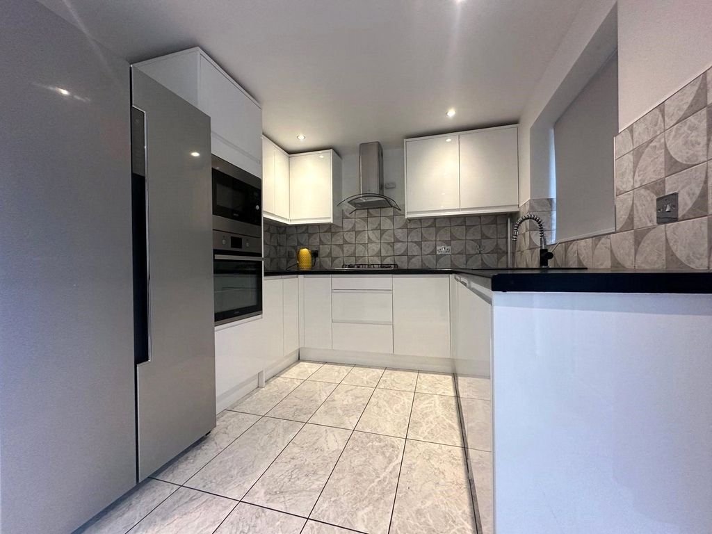 Property photo 3 of 12 Picture 3