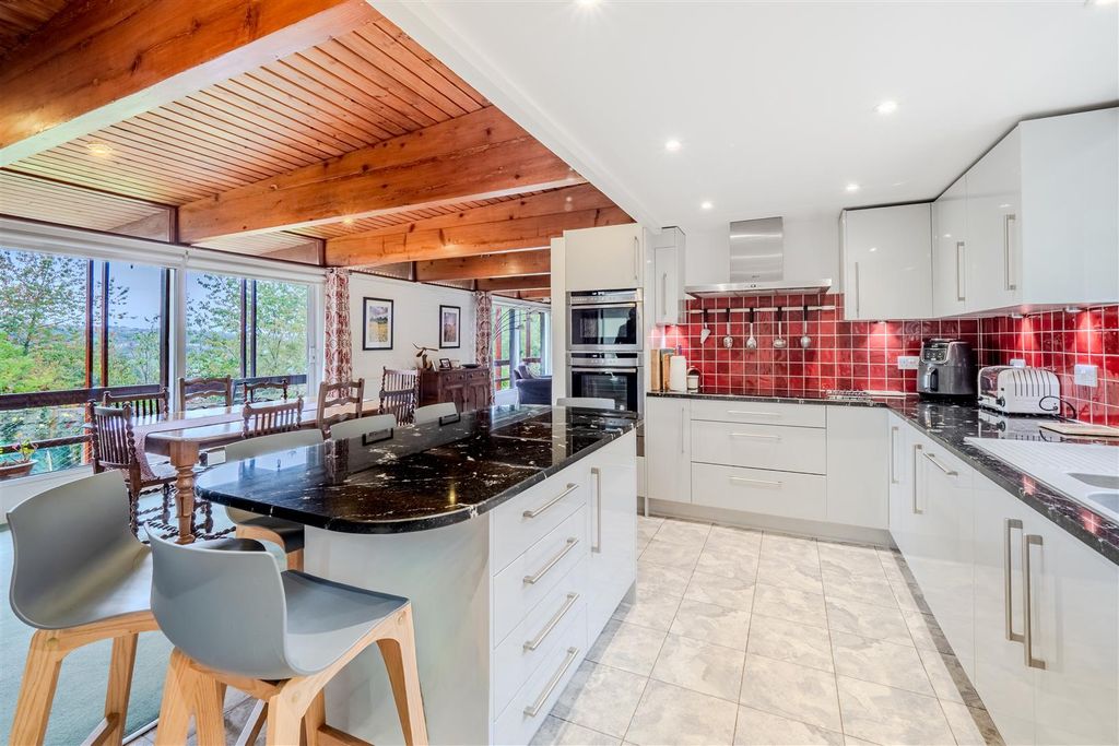 Property photo 3 of 35