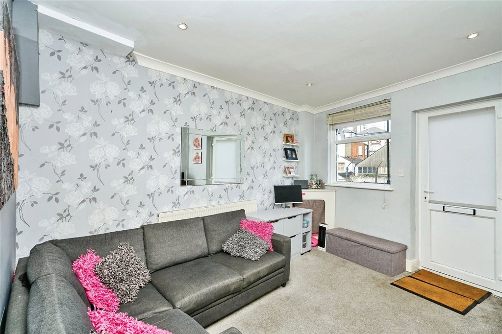 Property photo 3 of 16 Picture No. 02