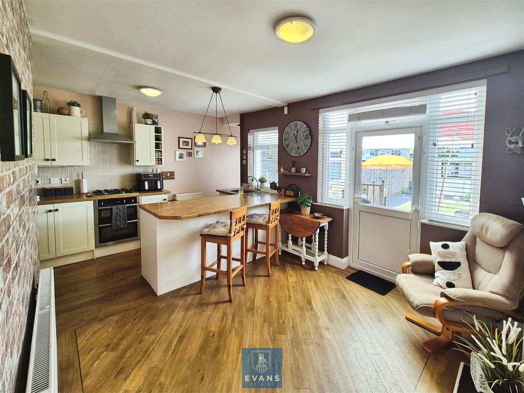 Property photo 3 of 10 Kitchen/ Diner