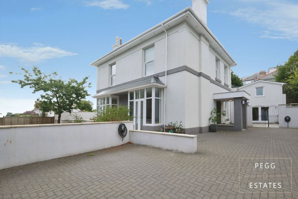 Property photo 1 of 50