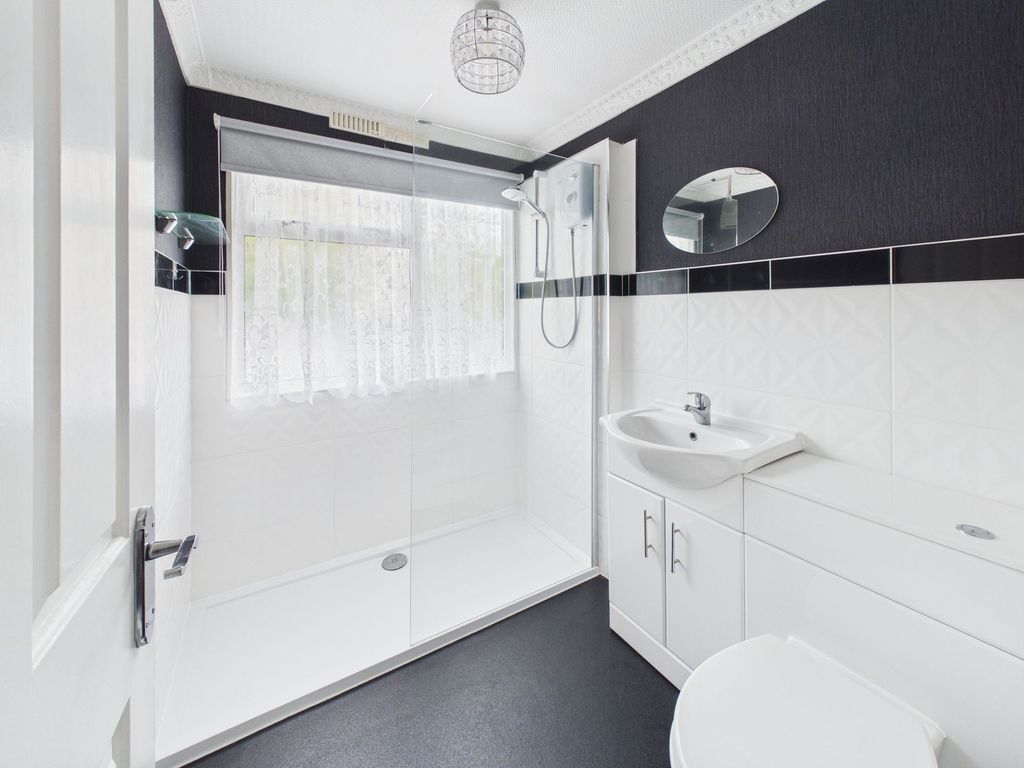 Property photo 3 of 18 Shower Room