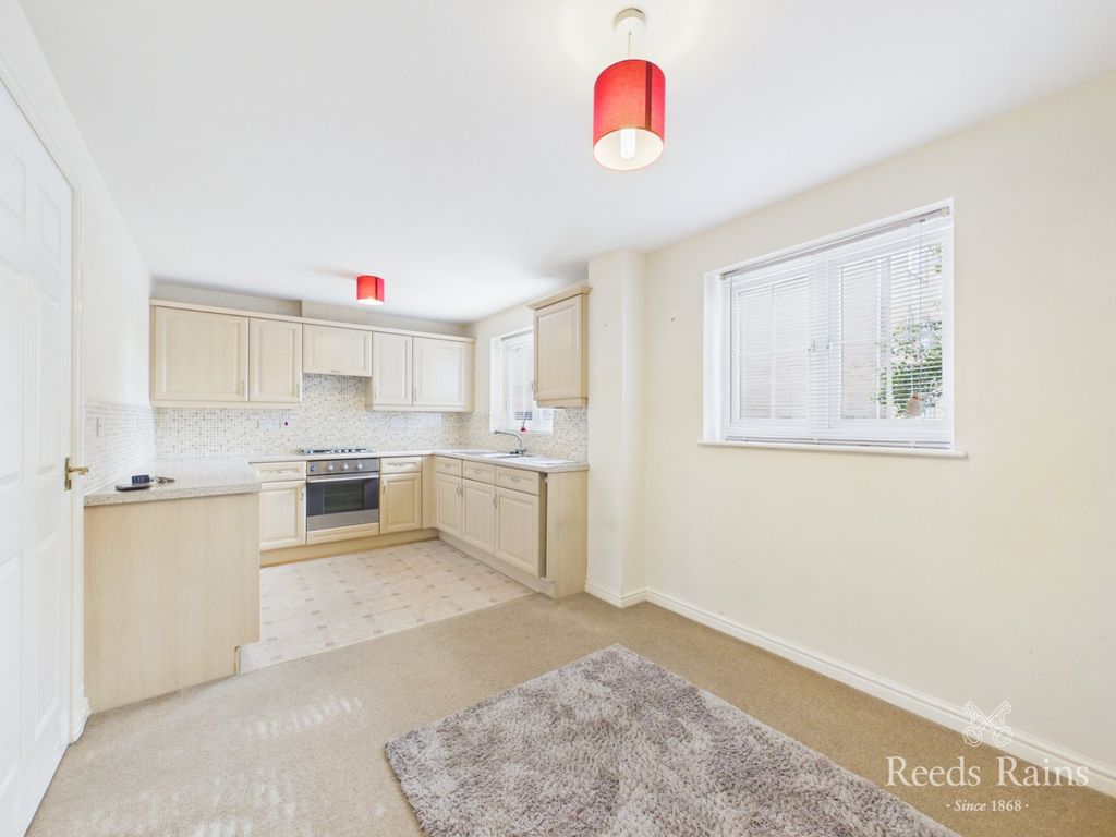 Property photo 3 of 20 Kitchen/Dining Room