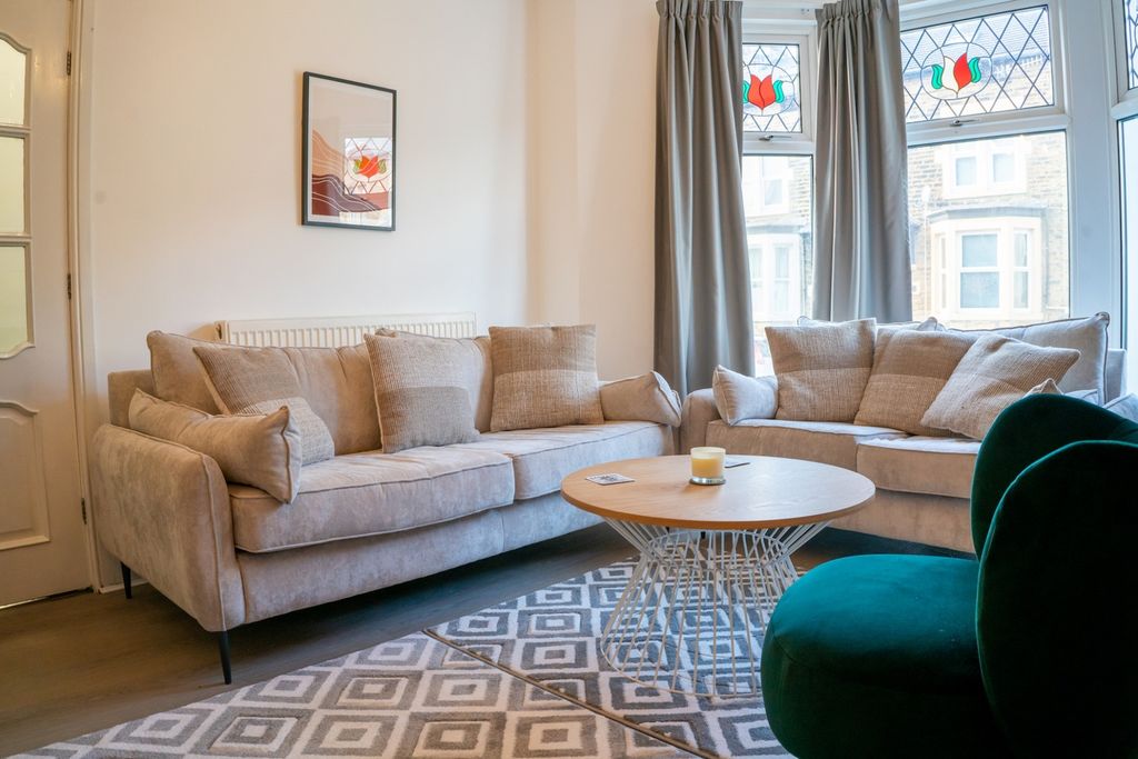 Property photo 2 of 11 A Beautifully Decorated Large Modern Living Room W...