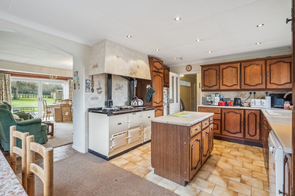 Property photo 3 of 18 Kitchen