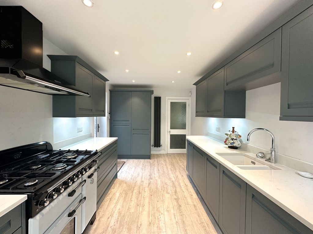 Property photo 3 of 27