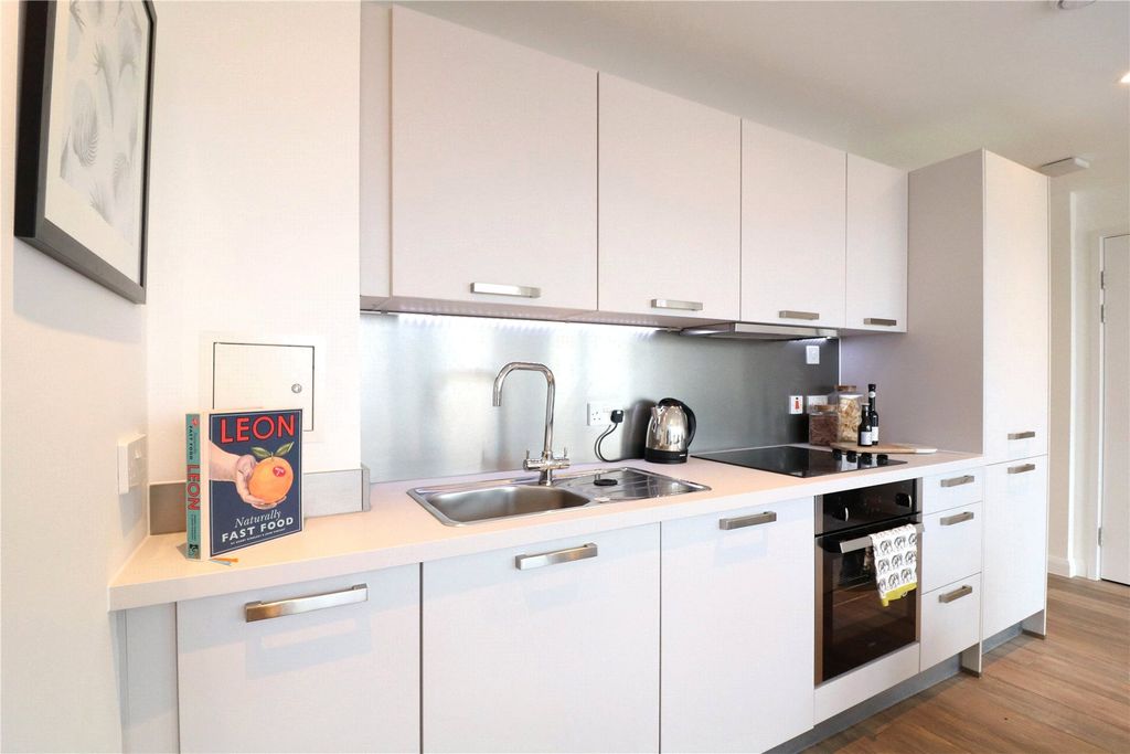 Property photo 3 of 8 Kitchen