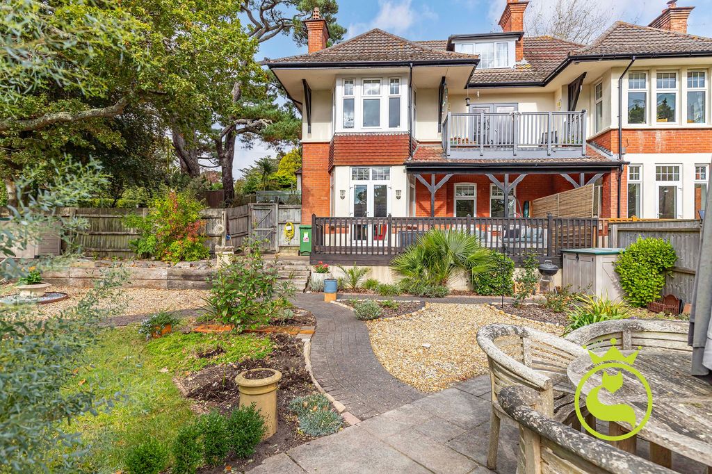 Property photo 2 of 13