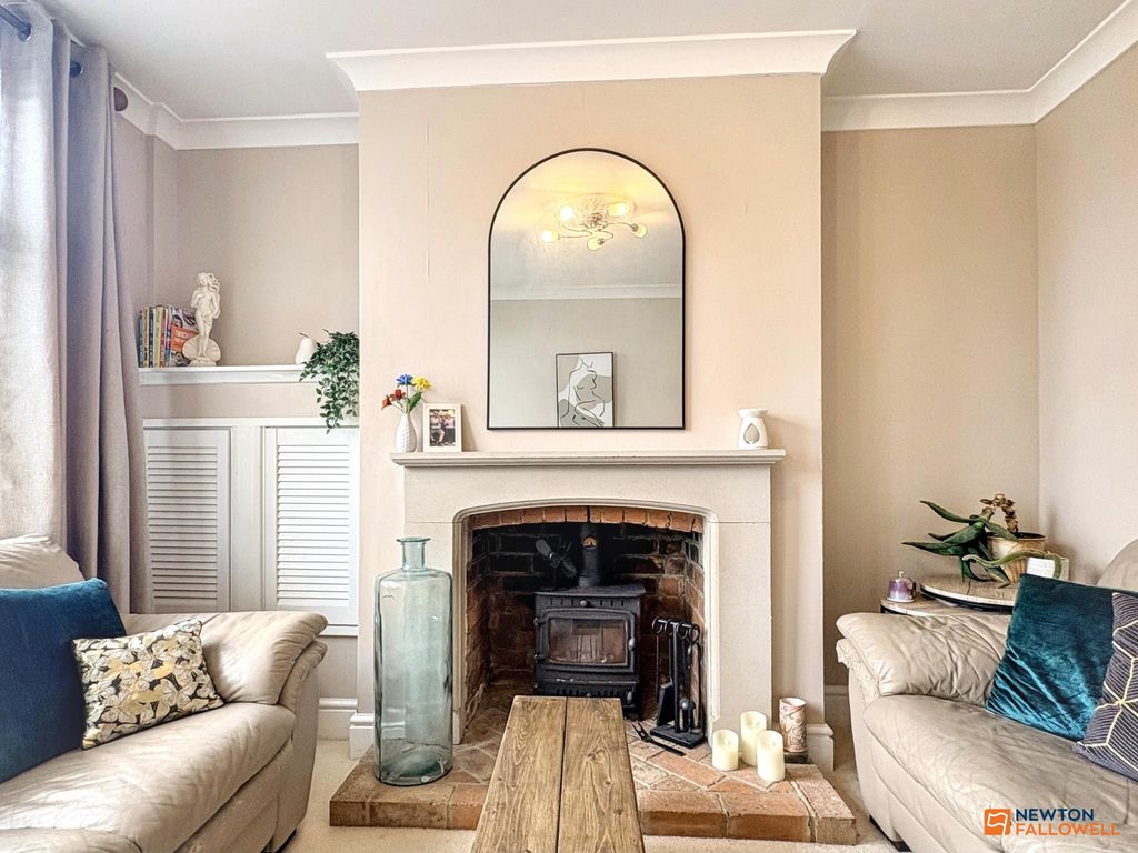 Property photo 2 of 25