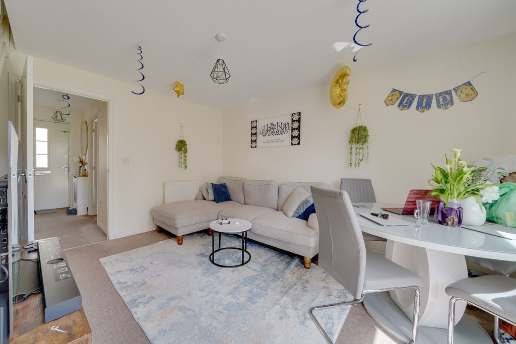 Property photo 2 of 9 4339122